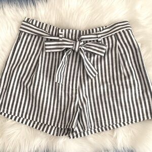 💚Love Tree striped women’s shorts with a belt